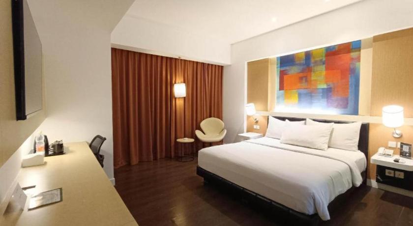 Brits Hotel Karawang Exterior foto