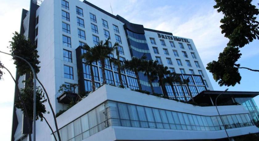 Brits Hotel Karawang Exterior foto
