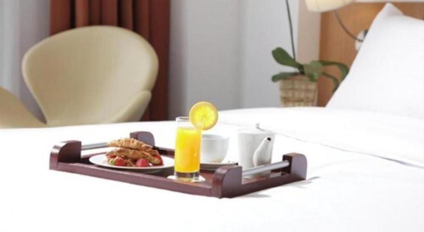 Brits Hotel Karawang Exterior foto