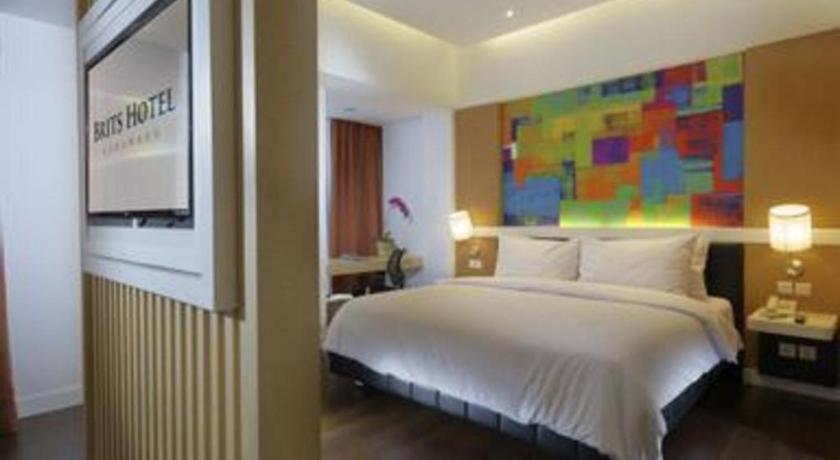 Brits Hotel Karawang Exterior foto