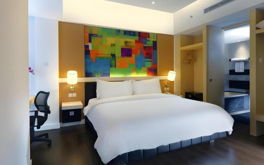 Brits Hotel Karawang Exterior foto